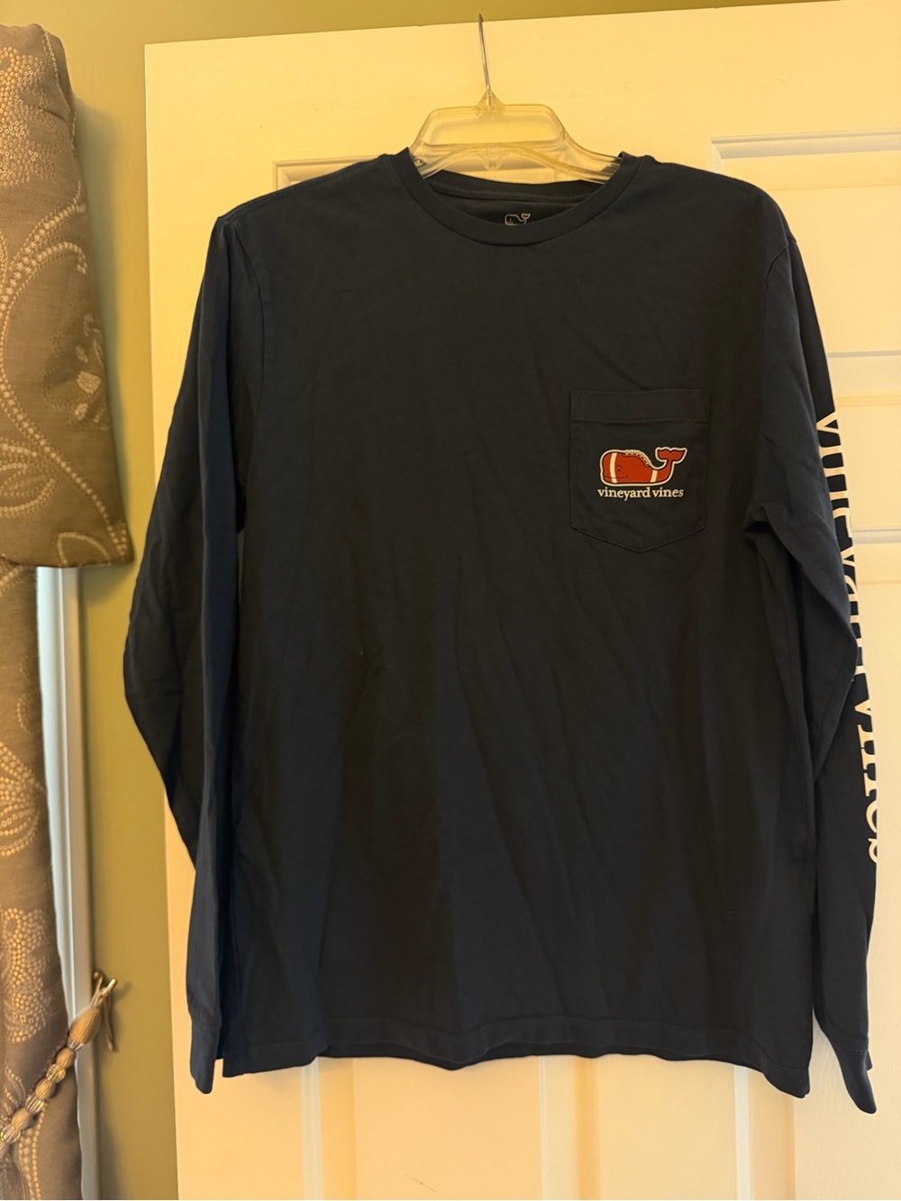 Men’s Vineyard Vines Navy Long-Sleeve Pocket Tee w/Whale Logo